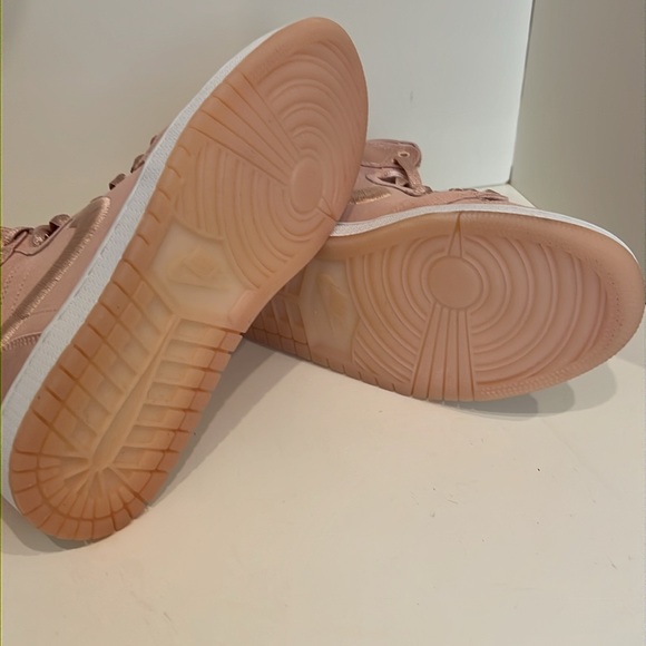 NEW Air Jordan 1 Retro High women - Picture 3 of 8